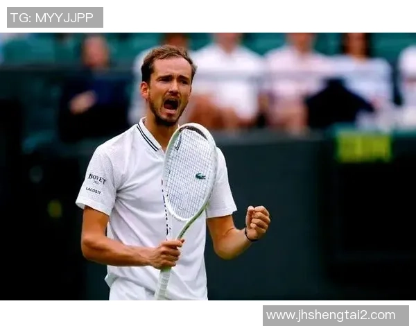 足球明星亲临温网赛场感受网球魅力与激情对决的精彩瞬间